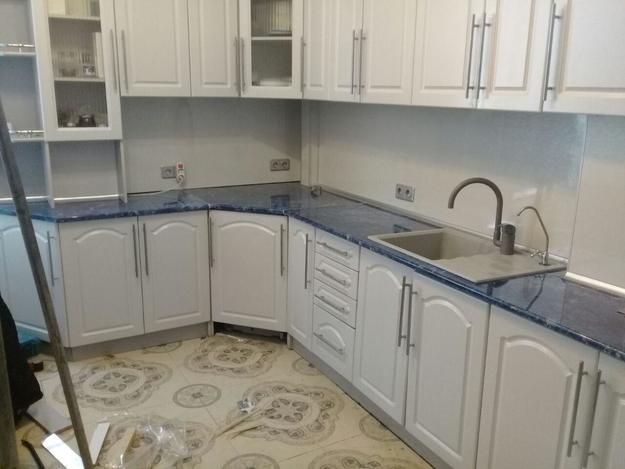 Голубая столешница